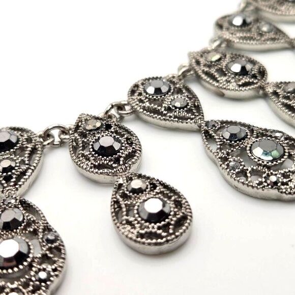 Liz Claiborne Silvertone Double Teardrop Black Rhinestone Statement Necklace - Picture 1 of 4